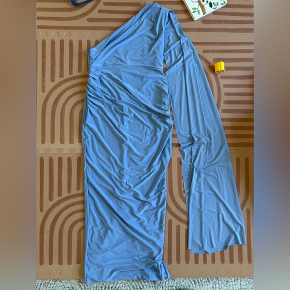 Elegant One-Shoulder Blue Maternity Dress - Picture 4 of 4